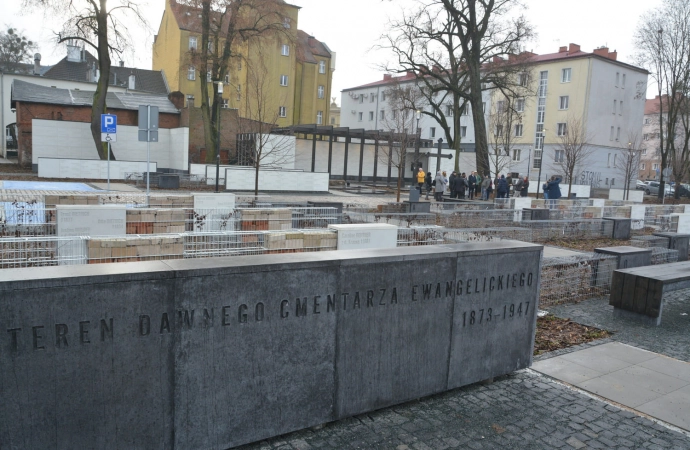 {Zakończyły się prace przy budowie węzła przesiadkowego w olsztyńskim śródmieściu.}